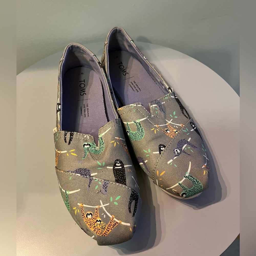 Toms Gray Sloth Print Flats